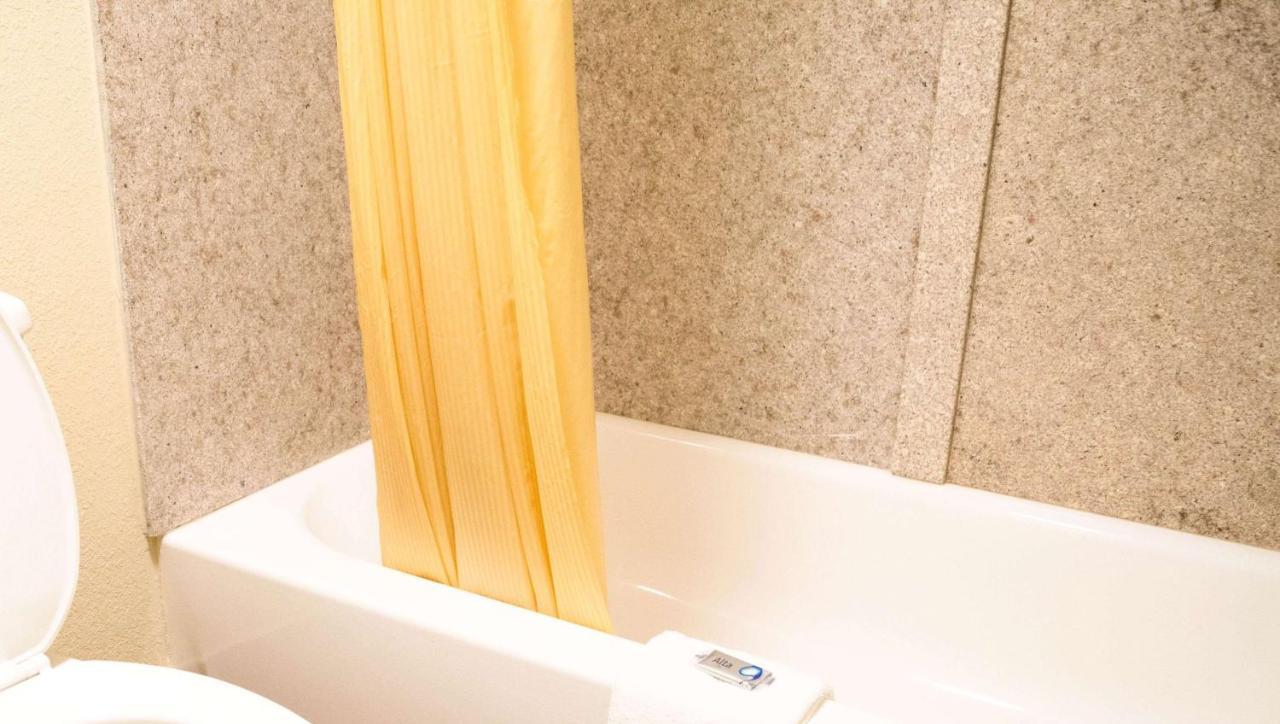Express Inn Newport News Zewnętrze zdjęcie