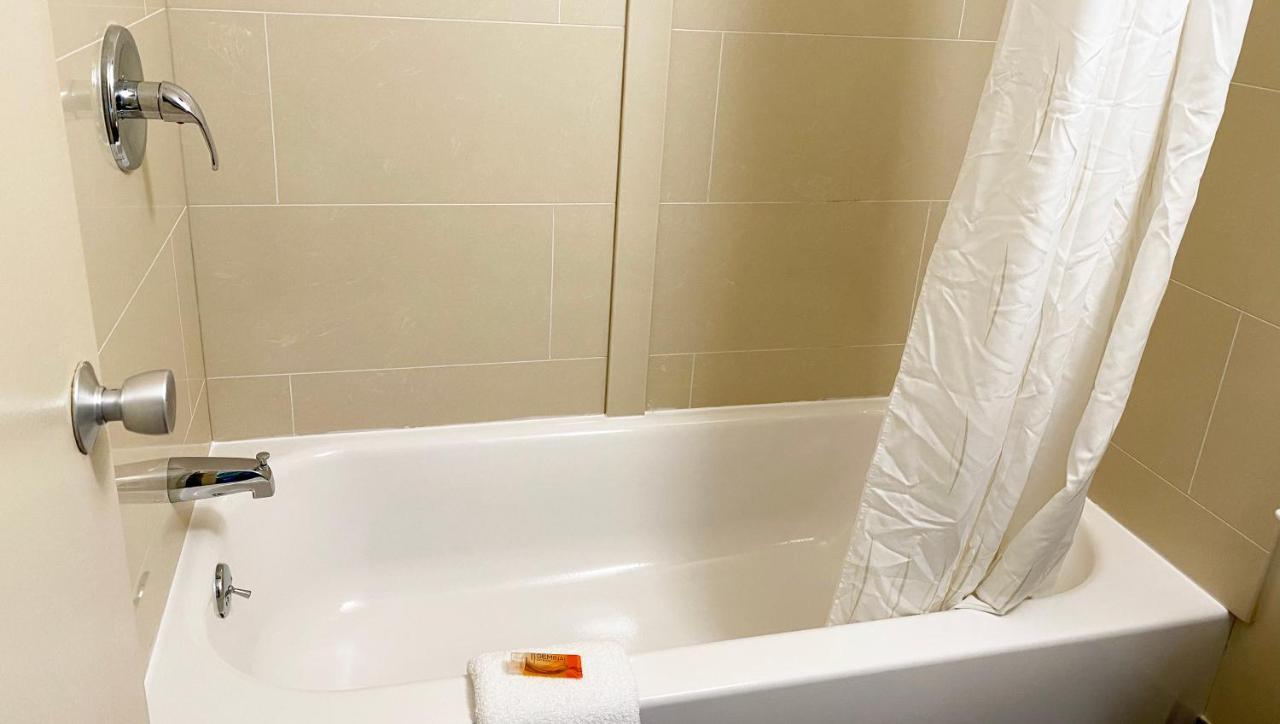 Express Inn Newport News Zewnętrze zdjęcie